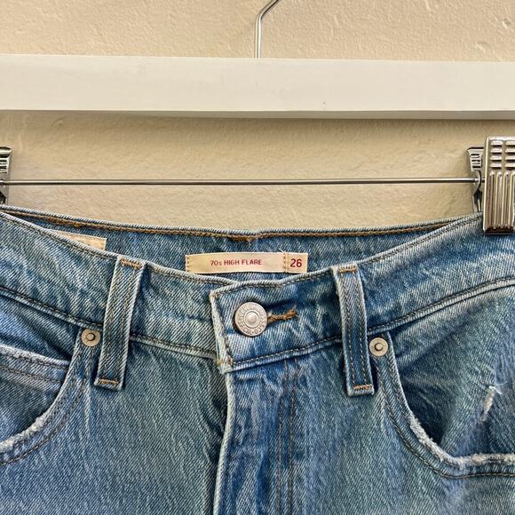 EUC $108 Levi's 70's High Rise Flare Light Wash Jeans - Picture 7 of 7